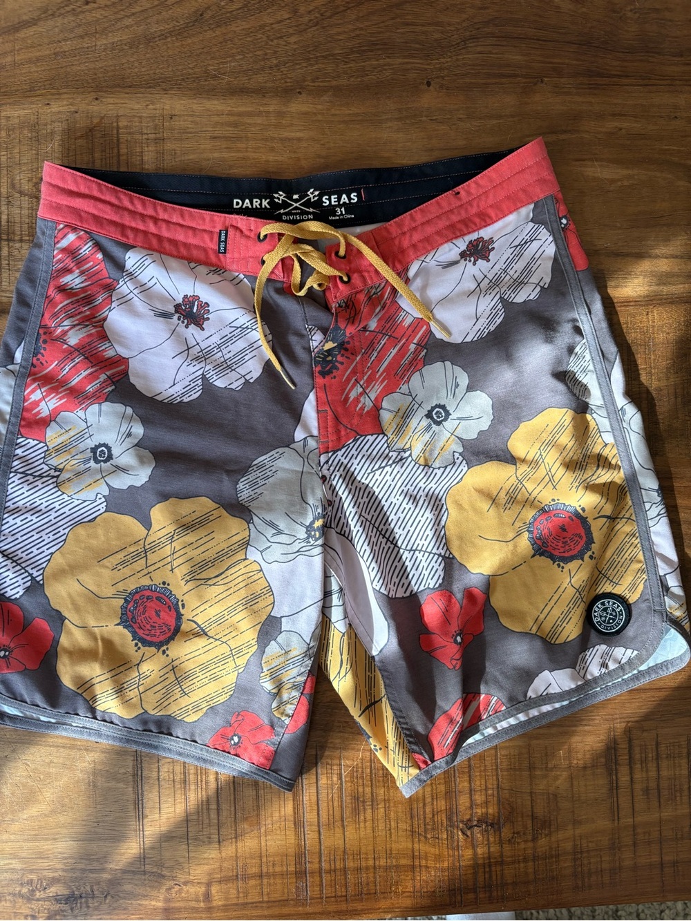 Dark Seas Men’s Floral Swim Trunks/Board Shorts in Gray/Yellow/Red RARE